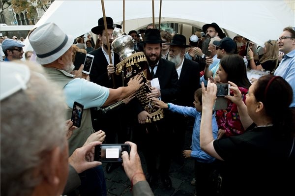 Jüdische Renaissance in der Burg zu Buda: Synagogenweihe zu Rosh Hashanah