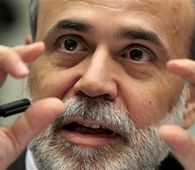 ...és elnöke: Bern Bernanke.