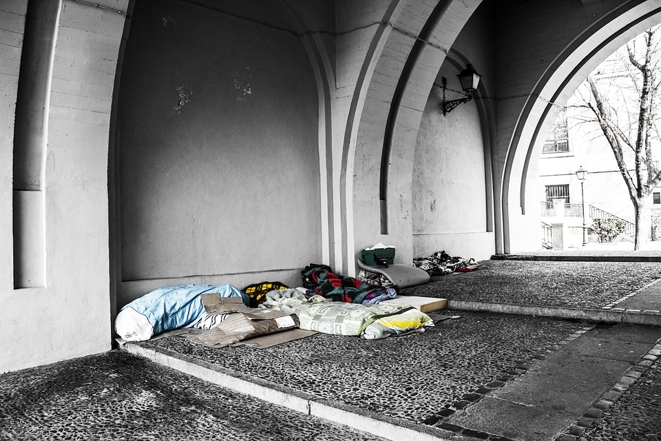 Migránsok és hajléktalanok